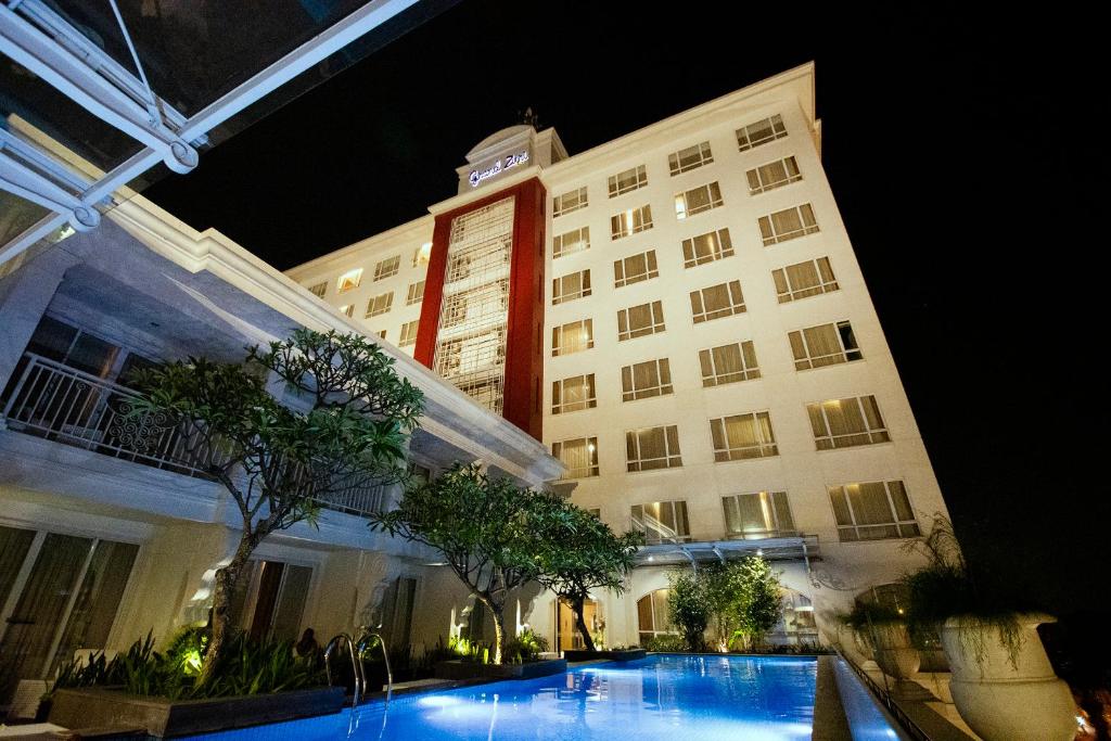 Grand Zuri BSD City hotel di pusat BSD